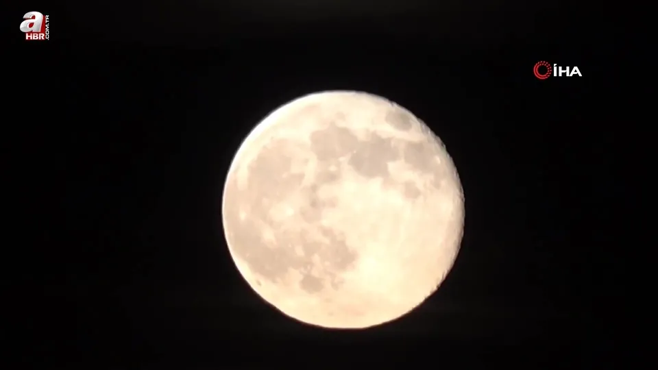 Şişkin ay görsel şölen sundu