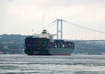 Dev kargo gemisi İstanbul Boğazı'ndan geçti