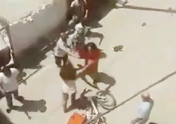 Kadınlar, sokak ortasında birbirine girdi