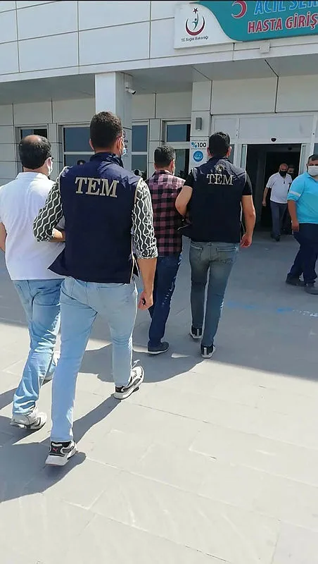 aksarayda-kesinlesmis-hapis-cezasi-olan-feto-uyeleri-yakalandi-1628674712825.jpg Aksaray'da kesinleşmiş hapis cezası olan FETÖ üyeleri yakalandı - 1