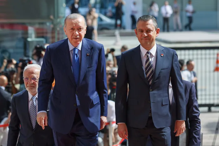 ak-parti-sozcusu-omer-celikten-ozgur-ozele-tepki-cumhur-ittifakina-yonelik-sozleri-saygisiz-bir-siyasi-saldirg-1718288427317.jpg AK Parti Sözcüsü Ömer Çelik'ten Özgür Özel'e tepki: Cumhur İttifakı'na yönelik sözleri saygısız bir siyasi saldırganlıktır - 2