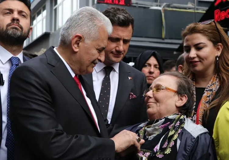 Binali Yıldırım'a BeÅiktaÅ'ta yoÄun ilgi ile ilgili görsel sonucu