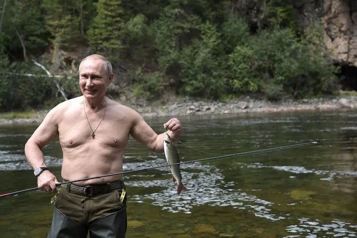 Putin bu defa zıpkın ile avlandı