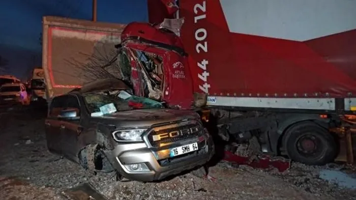 Bursa’daki 4 kişinin hayatını kaybettiği katliam gibi kazada şoförün ifadesi ortaya çıktı: Kazaya engel olamadım, üzgünüm - 4