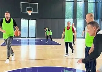 AK Parti Bursa Milletvekili Mustafa Varank Başkan Recep Tayyip Erdoğan'ın basketbol maçı üzerinden yapılan kirli algıya tepki gösterdi