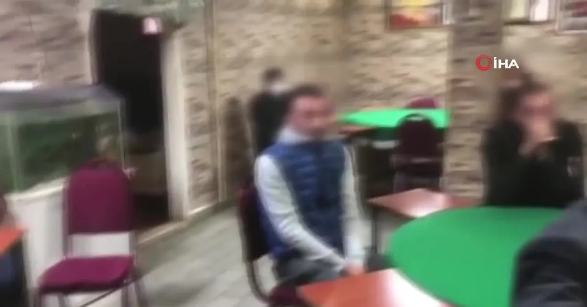 İstanbul'da polis kıraathaneleri bastı koronavirüs tedbirine uymayanlara ceza yağdı |Video