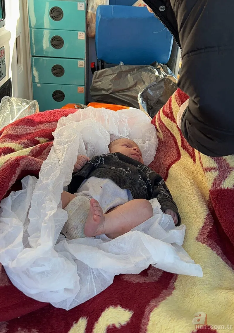 Depremden saatler sonra mucize kurtuluşlar! Umutlu bekleyişler sürüyor 8