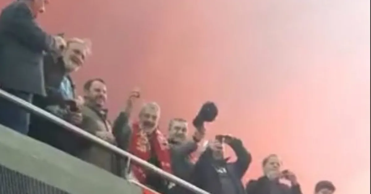 Hazine ve Maliye eski Bakanı Berat Albayrak ve babası Sadık Albayrak Trabzonspor'un şampiyonluğuna böyle sevindi