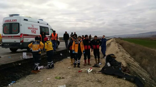 Yozgat'ta yolcu otobüsü devrildi - 1