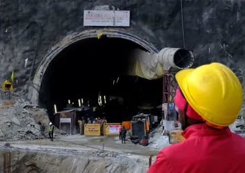 Hindistan'da tünel çöktü! 41 işçiyi kurtarmak için zamanla yarış: Son 18 metre