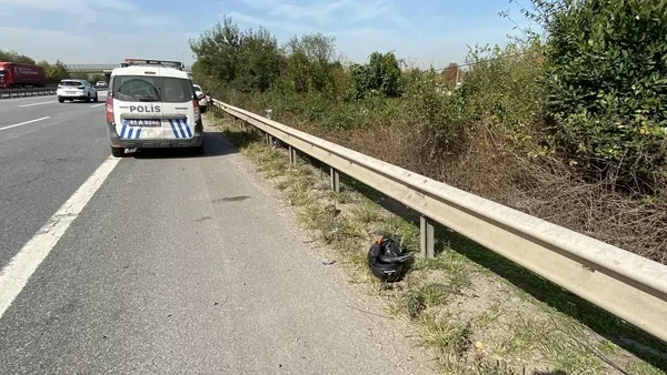 1698057126245.jpg TEM'de motosiklet kazası: Kopan kolu ambulansla götürüldü - 3