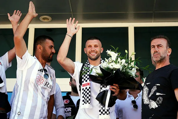 besiktas-rebic-ile-2-yillik-sozlesme-izamaladi-kara-kartalin-yeni-kanadi-italyadan-1690815066055.jpg