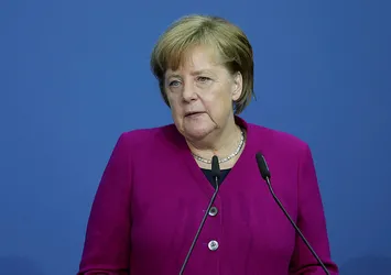Merkel'den kritik Türkiye açıklaması