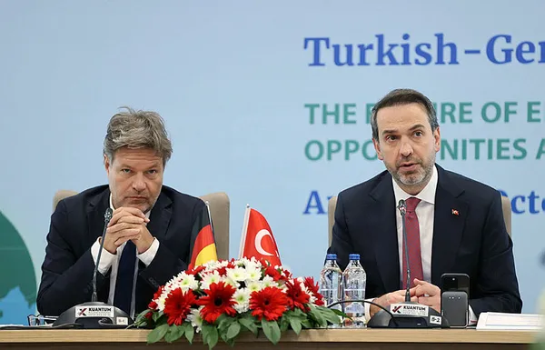 turk-alman-enerji-forumunda-bakan-alparslan-bayraktardan-onemli-aciklamalar-1698401563798.jpg Türk-Alman Enerji Forumu! Bakan Alparslan Bayraktar'dan açıklama: Türkiye’ye yatırım yapmaya davet ediyoruz - 8