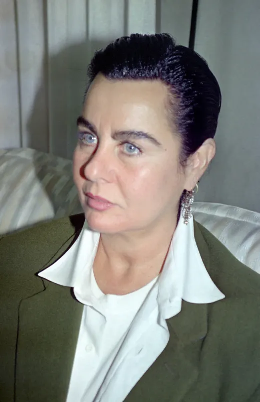 Son dakika: Usta sanatçı Fatma Girik 79 yaşında hayatını kaybetti