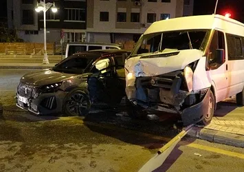 Malatya'da trafik kazası! 1'i polis 4 yaralı