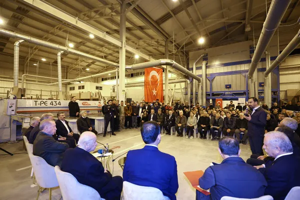 1679716155560.jpg Başkan Recep Tayyip Erdoğan Hataylı işçilerle görüştü - 1