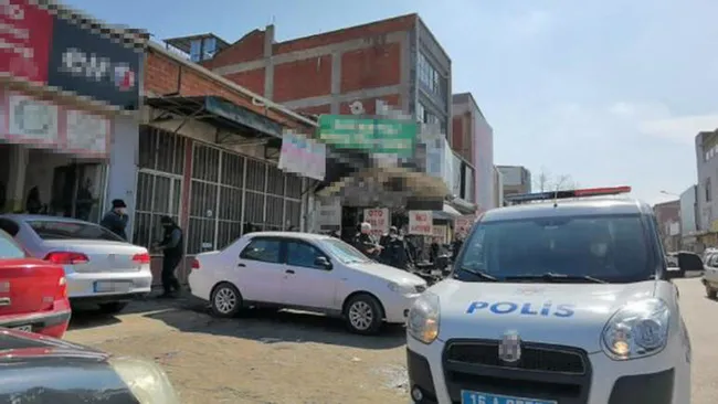 Bursa’da tamir ettiği otomobil üzerine düştü - 1