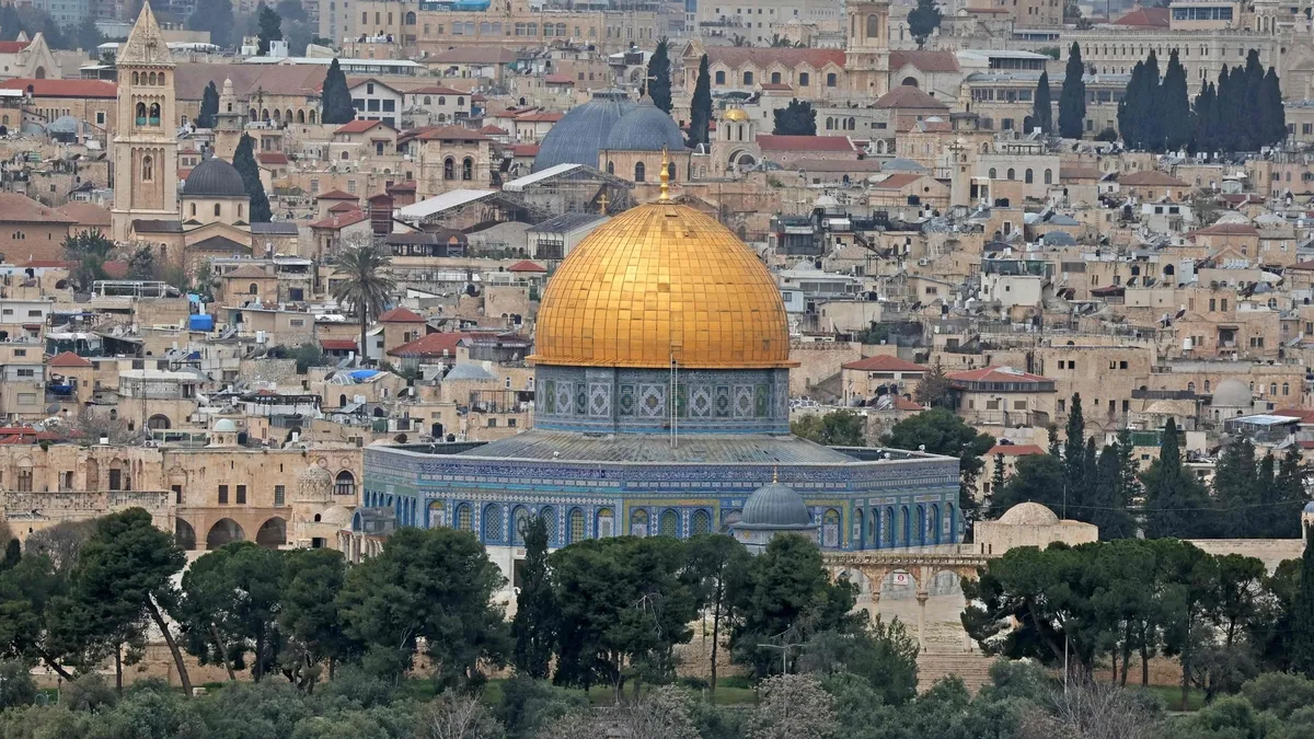 Katil İsrail'in kapattığı Mescid-i Aksa 41 gün sonra yeniden açıldı