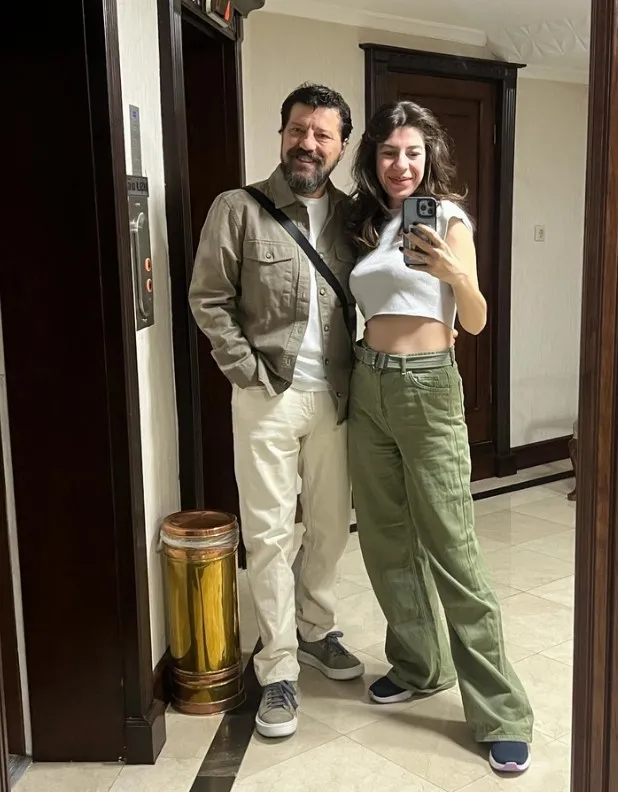 53 yaşında babalık sevinci yaşayan İlker Aksum bebeğinin cinsiyetini açıkladı!