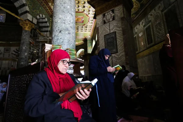 Mescid-i Aksa’da cuma namazı coşkusu!