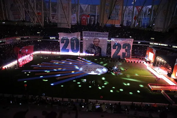 AK Parti gençliği şehitleri unutmadı! Adana’da duygulandıran anlar