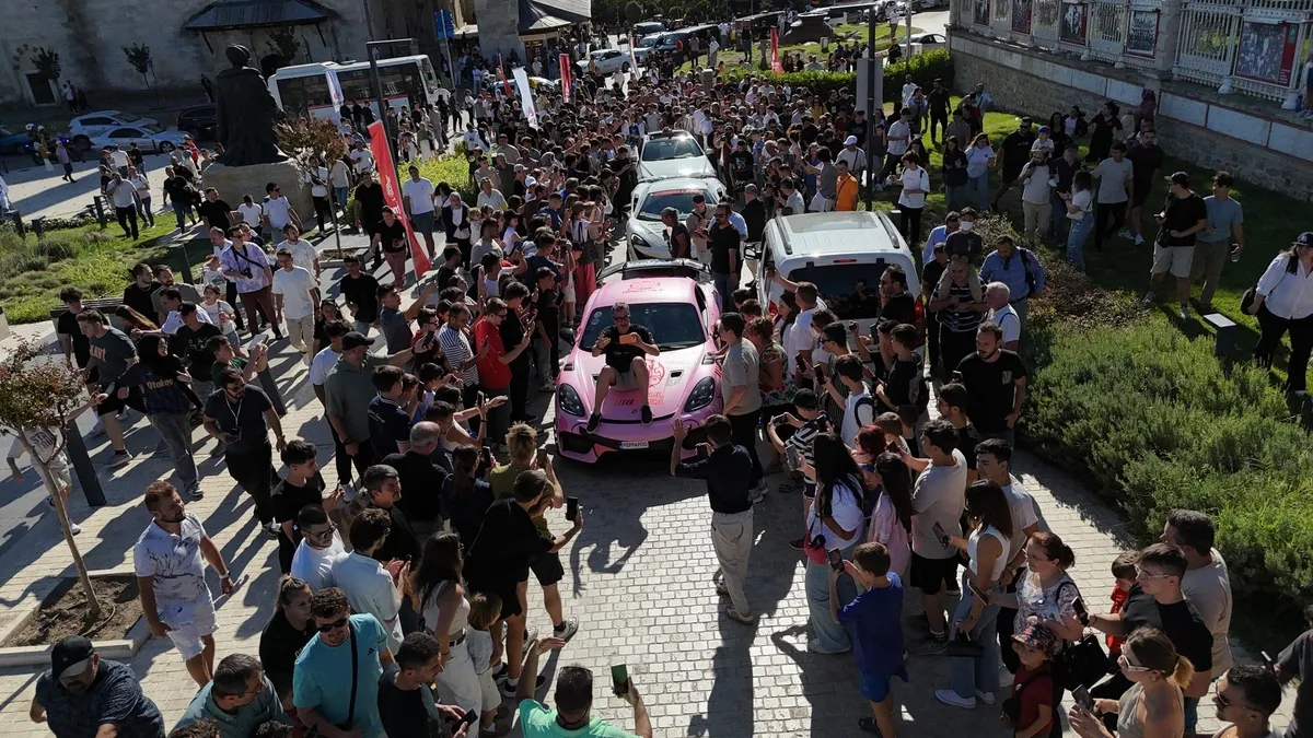 Milyonluk araçlar Selimiye Meydanı'nda boy gösterdi