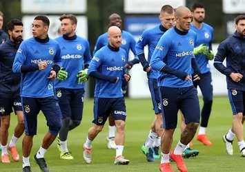 Fenerbahçe'de Van der Wiel kadroda yok