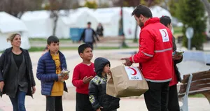 Kızılay depremzede çocukları sevindirdi