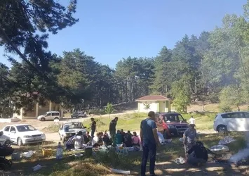 Piknik alanları doldu taştı