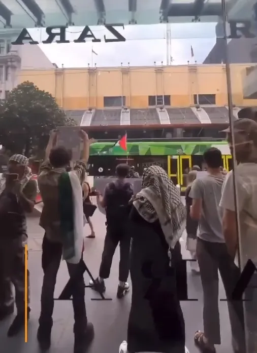 İspanyol markası ZARA’ya unutulmayacak Gazze dersi! Avusturalya’da sıra dışı boykot: Soykırımın kanlı yüzü böyle gözler önünü serildi