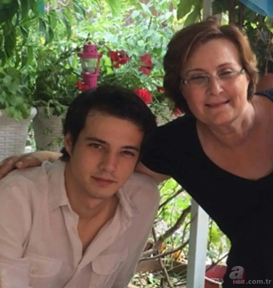 Kuruluş Orhan'ın Orhan Bey'i Mert Yazıcıoğlu'nun annesini gören hayran kaldı 6