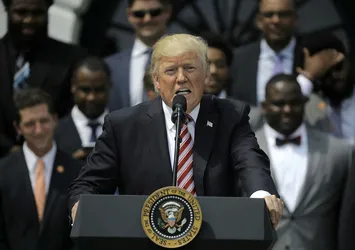 Trump'ın seyahat yasağına engel