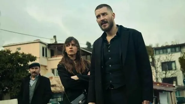 Kara bulutlar üzerine çöktü! Tabir-i caizse final havası esiyor! Üç Kuruş’ta sular durulmuyor...