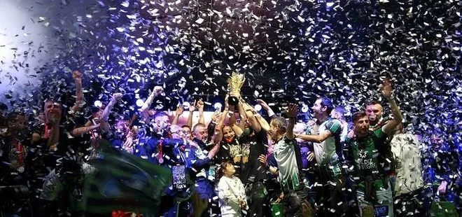 Spor Toto 1. Lig’e yükselen Kocaelispor şampiyonluk kupasına kavuştu! Görkemli kutlama...