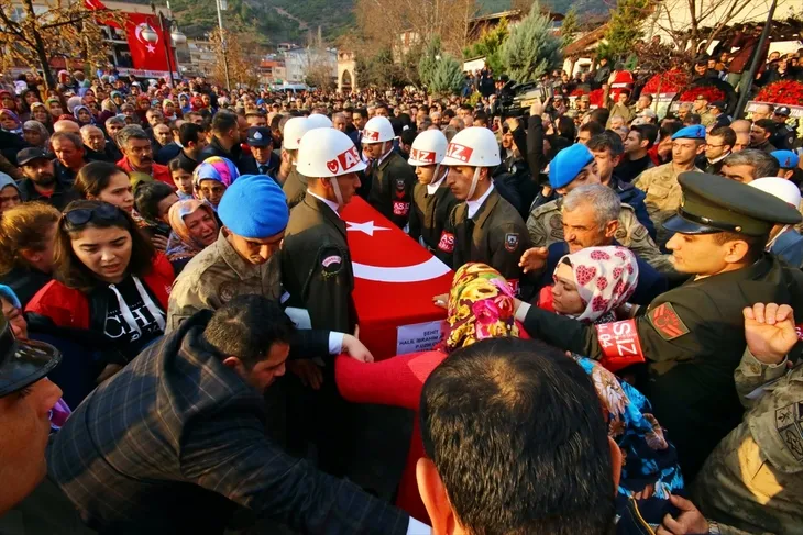 Şehit babasının sözleri yürekleri sızlattı: Beni de askere alın