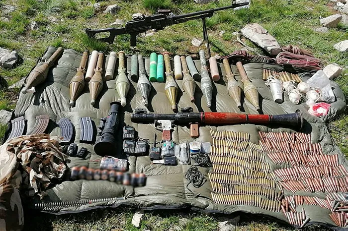 Son dakika: Van'da PKK'ya yönelik operasyonda silah ve mühimmat ele geçirildi - 1
