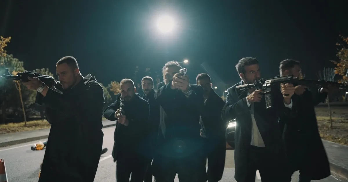 Ben Bu Cihana Sığmazam 42. bölüm 2. fragmanı | "Erman'ın elini öpmek isteyenin selasını okuturum!"