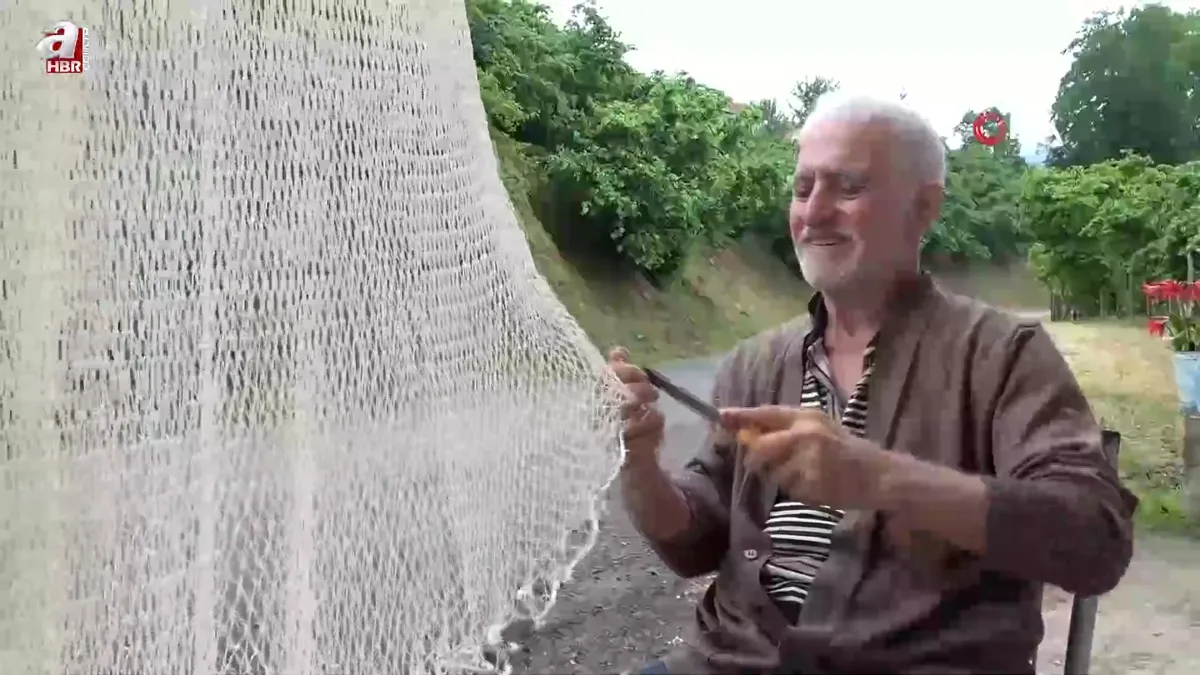 61 yıldır balık ağı örüyor