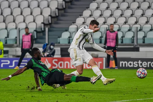 uefa-sampiyonlar-liginde-gecenin-sonuclari-1606257676284.jpg UEFA Şampiyonlar Ligi'nde gecenin sonuçları - 4