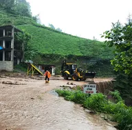 Rize yine sular altında: Dereler taştı yollar kapandı