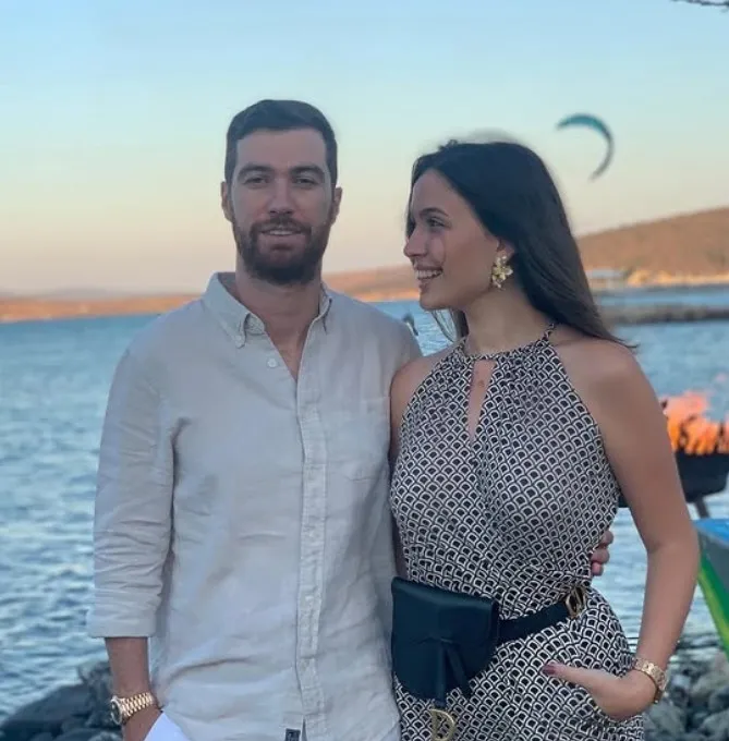 ogulcan-enginden-kardesine-nostaljik-kutlama-sinan-enginin-sir-gibi-sakladigi-kizi-1775033044827.jpg Oğulcan Engin'in kız kardeşi Elif Engin