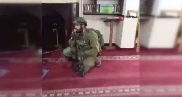 İşgalci İsrail askerlerinden camiye çirkin saldırı! Hoparlörlerden Yahudi duası okudular