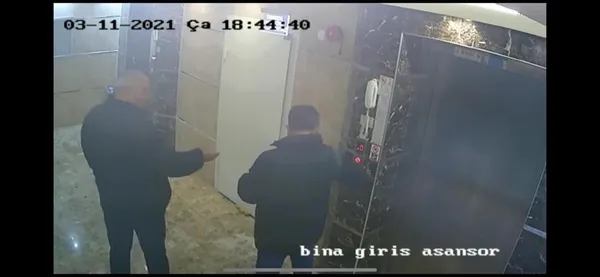 fetocu-binbasilarin-hacamat-yalani-polisin-evde-arama-yaptigi-sirada-zili-calinca-yakalandilar-1637329593535.jpg FETÖ’cü binbaşıların ‘hacamat’ yalanı! Polisin evde arama yaptığı sırada zili çalınca yakalandılar - 4