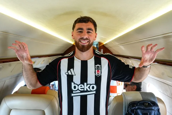 Orkun Kökçü Beşiktaş için İstanbul’da! Yüzlerce taraftar havalimanına akın etti