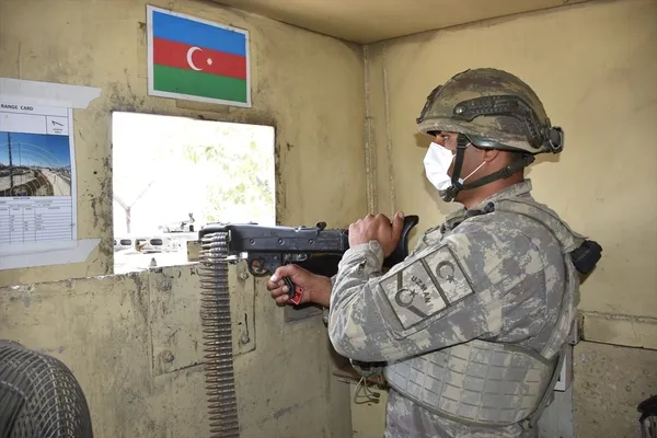 tek-millet-iki-devlet-turk-ve-azerbaycan-askerleri-kabilde-de-omuz-omuza-1629621029585.jpg Tek millet iki devlet! Türk ve Azerbaycan askerleri Kabil'de de omuz omuza - 7
