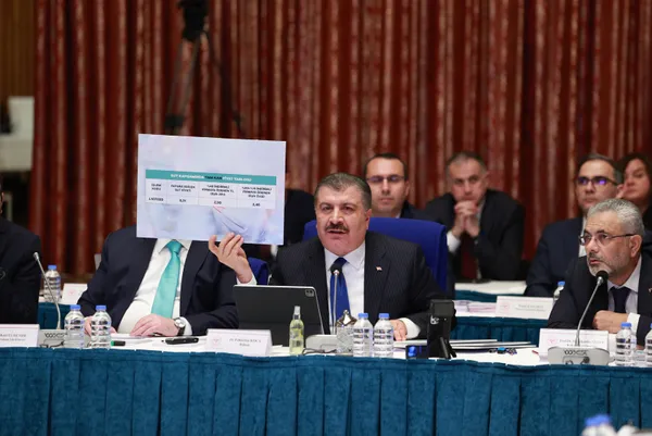 Bakan Koca’dan SMA açıklaması: İkinci bir ilaç kullanıma alınıyor