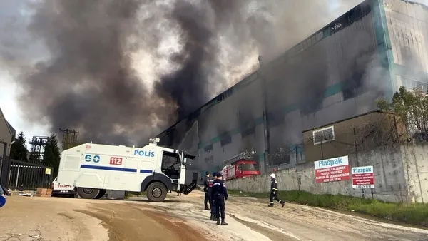 tekirdagda-fabrika-yangini-alevler-yukseliyor-1712340808562.jpg Tekirdağ'da fabrika yangını! Alevler yükseldi - 2