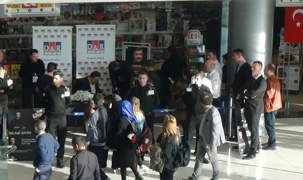 Selami Şahin’e imza gününde büyük şok! 15 dakikada bitti