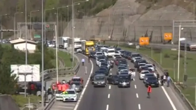 Son dakika: Bolu Dağı Tüneli kapatıldı mı? Bolu Dağı Tüneli neden kapalı? Trafik durumu nedir? - 3